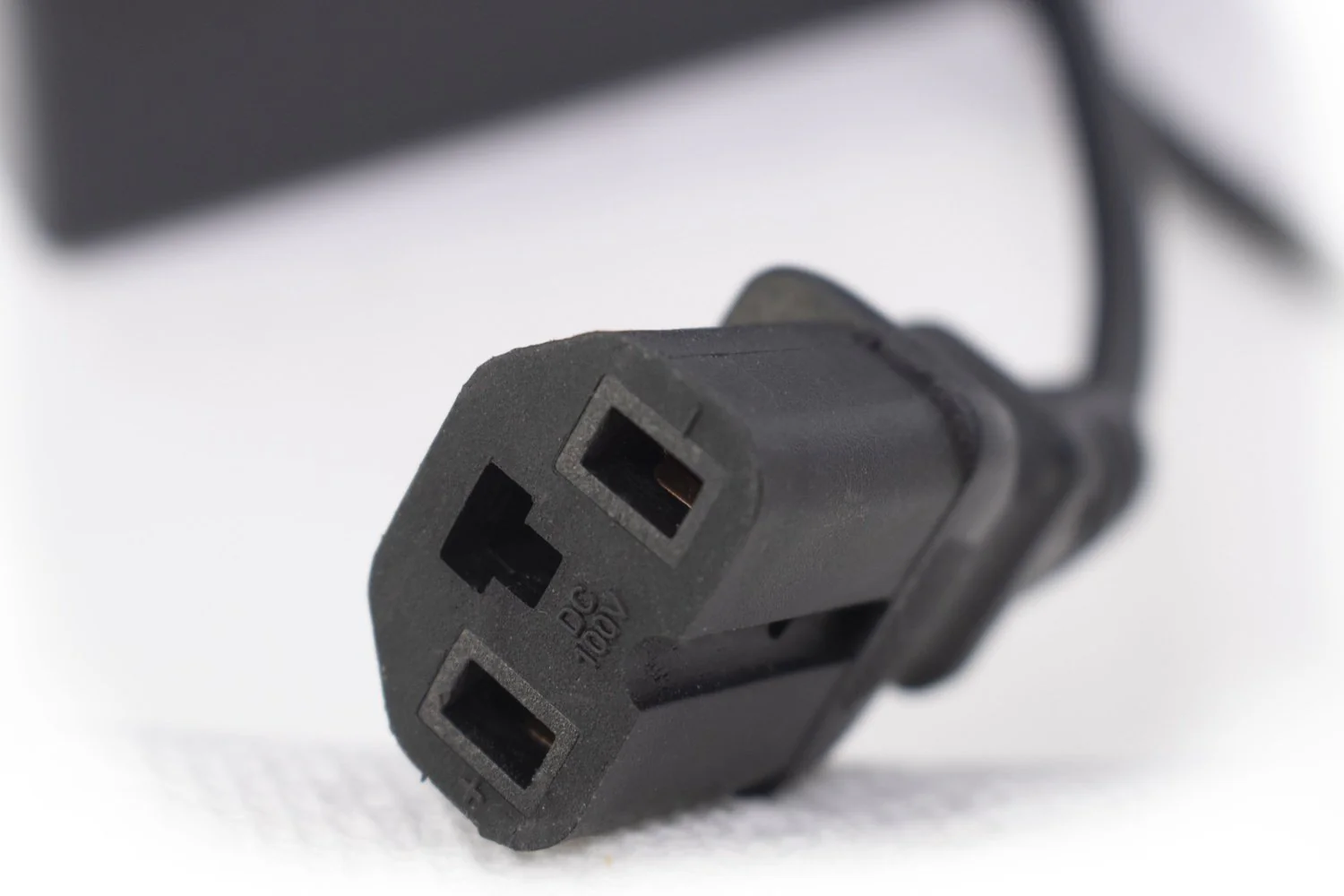 48V/12Ah SLA Charger - Universal Plug - Image 2
